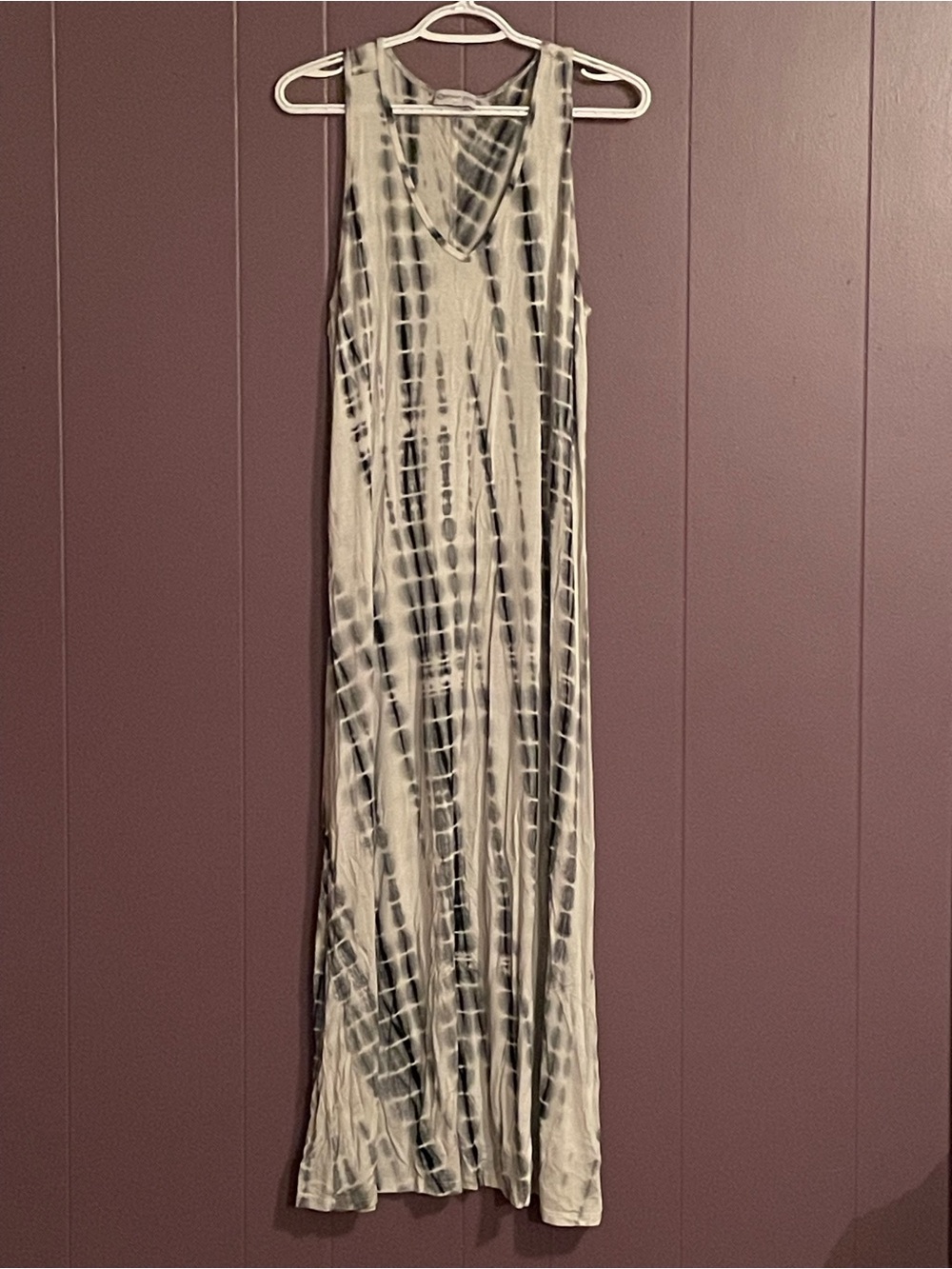 Point Zero Sleeveless V-Neck Tie-Dye Maxi Dress in Cream and Black